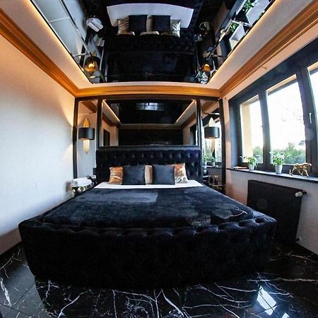 Black Night Willa Pulkowa Apartment Warsaw Luaran gambar