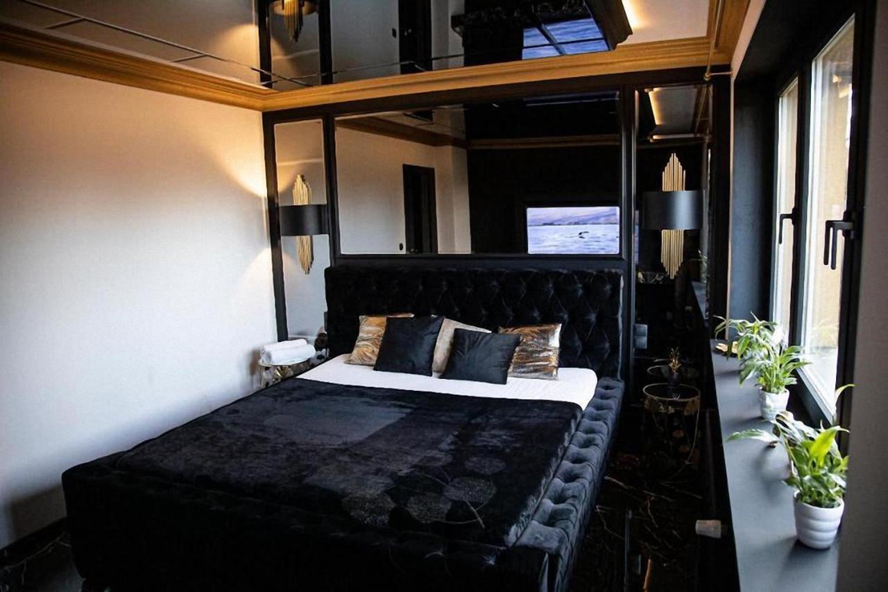 Black Night Willa Pulkowa Apartment Warsaw Luaran gambar